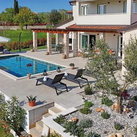 Holiday home Awesome In